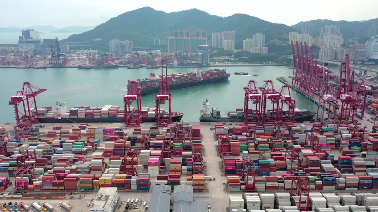 terminal de contenedores de kwai chung, una de las terminales portuarias más concurridas del mundo