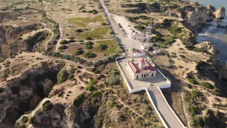 Ponta-da-Piedade-lighthouse,-stone-tower-of-masonry-with-attached-keeper's-house