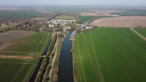 Toma-Aérea-De-Drones-Del-Río-Stour-En-Kent,-Inglaterra