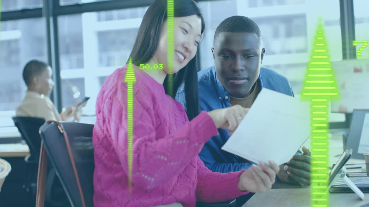 Animation du traitement de données financières au-dessus de professionnels divers dans un bureau