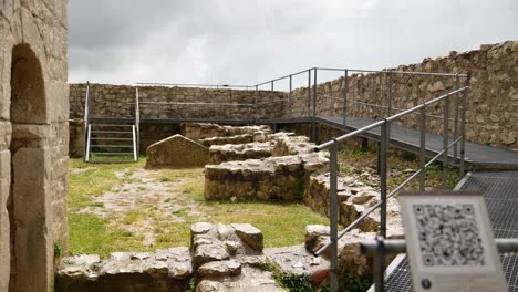 Überreste-Römischer-Ruinen,-Auf-Denen-Das-Dorf-Plomin-Erbaut-Wurde