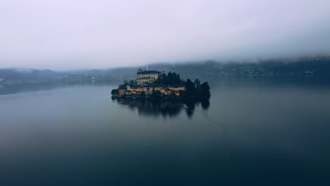 Orta-San-Giulio-Am-Ortasee-In-Italien