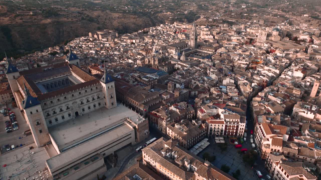 sobrevuelo con drone de la ciudad de toledo y el alcazar