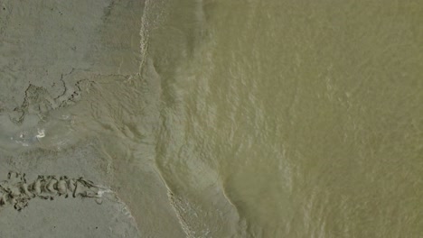 Waves-rolling-on-empty-Ganges-banks