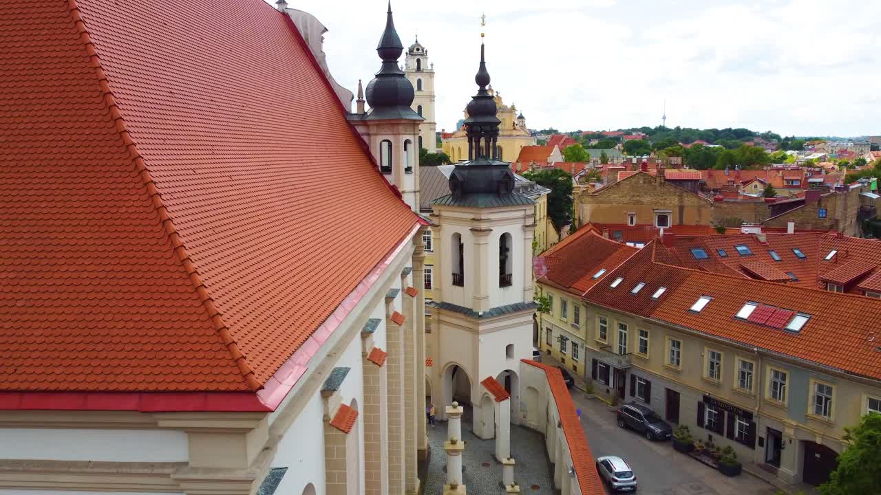 Vista di edifici nel centro di Vilnius, Lituania.