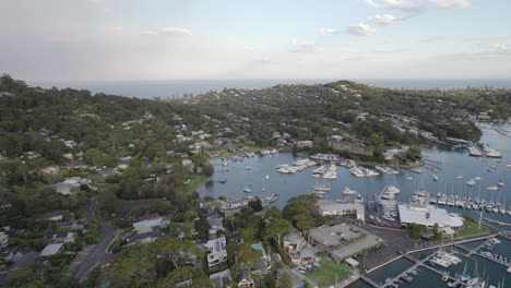 vista aérea del royal prince alfred yacht club en newport, nsw, australia