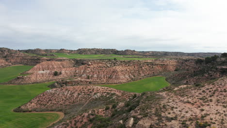colinas rocosas provincia de teruel campo mediterráneo españa paisaje geen hierba