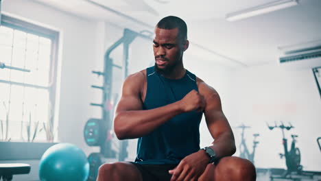 man experiencing elbow pain in a gym