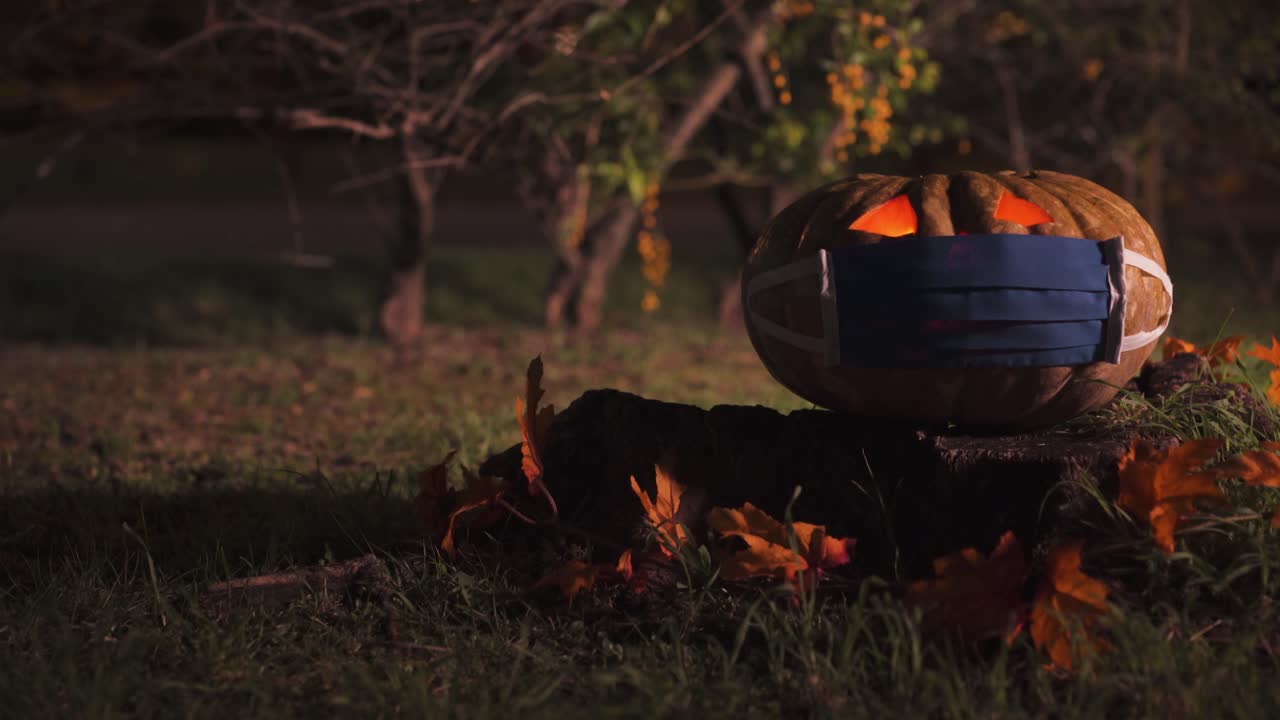 Jack-o'-lantern Wearing a Face Mask for Halloween During the Pandemic