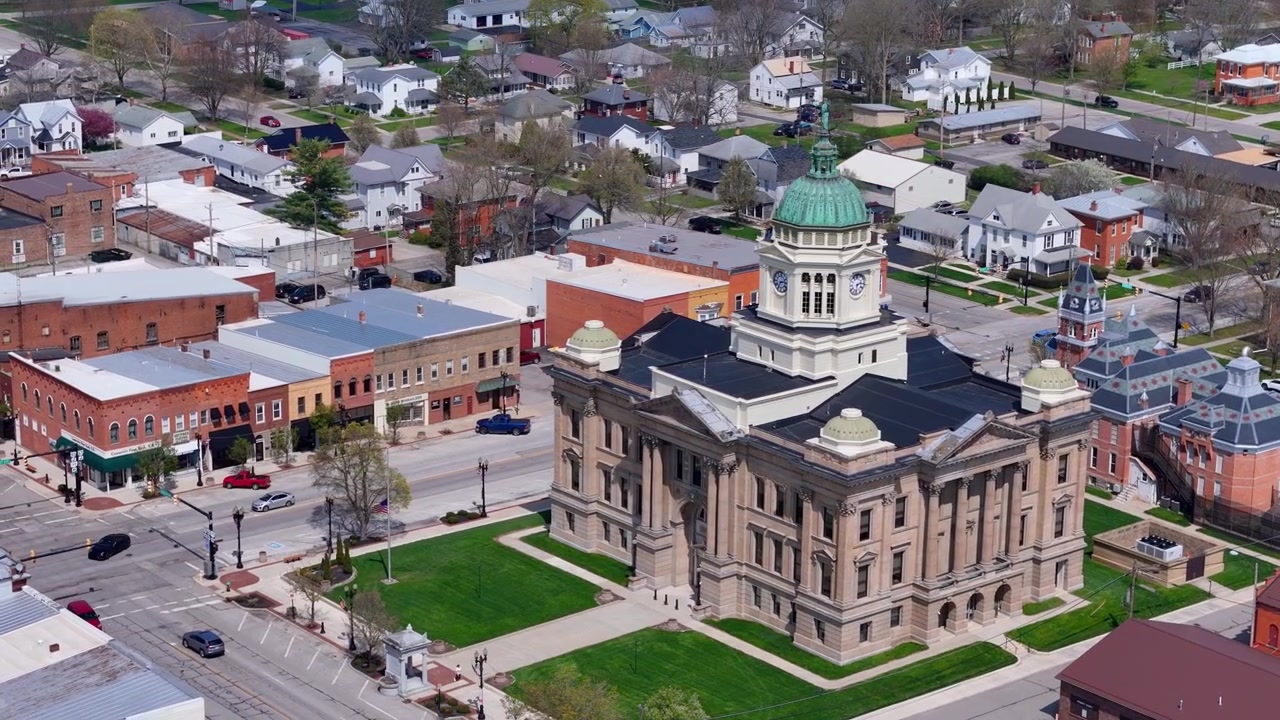 Tribunal do Condado de Wyandot em Upper Sandusky, Ohio, mostrando o governo local