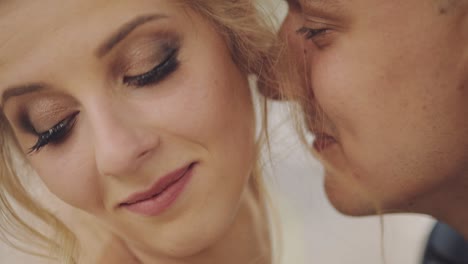 una pareja de bodas, un novio y una novia encantadores, una familia feliz, un hombre y una mujer enamorados.