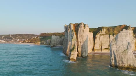 Volando-Alrededor-De-Los-Acantilados-De-Etretat