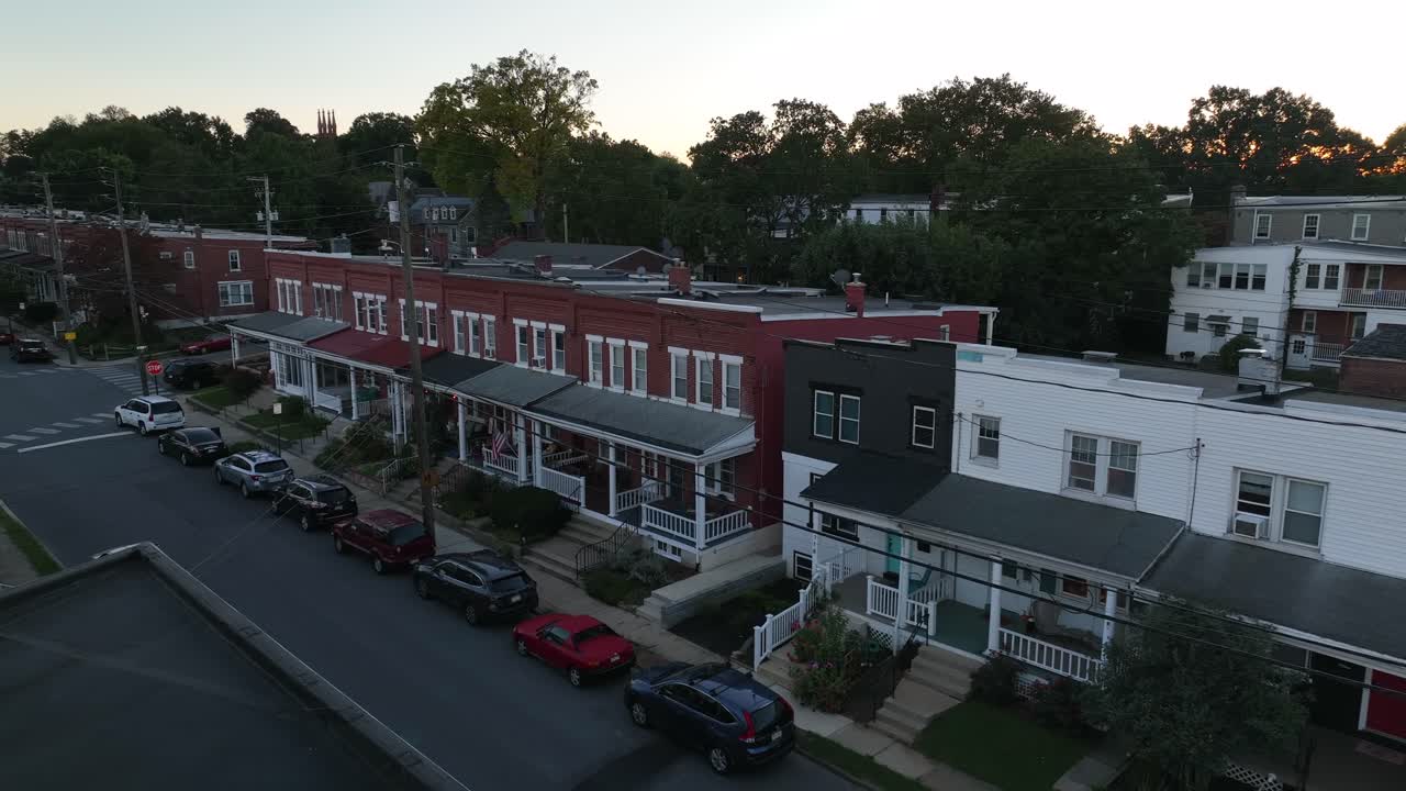 toma aérea de casas adosadas en lancaster, pa