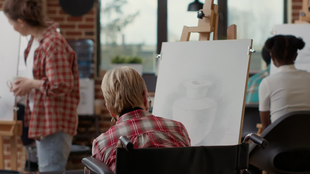 Senior person in wheelchair drawing inspiration model in art class