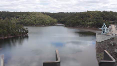 96% de capacidad de agua en la represa warragamba cerca de sydney, australia
