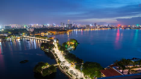 Vista-Superior-Del-Timelapse-De-Hanoi-De-Día-A-Noche-Con-Semáforo