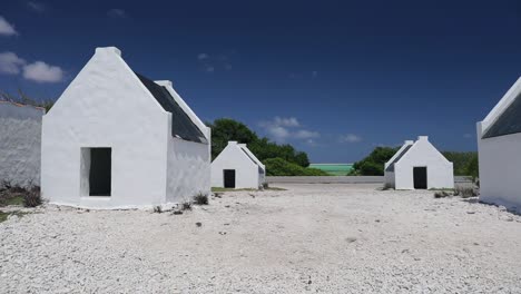 The-monuments-and-slave-huts-of-Bonaire