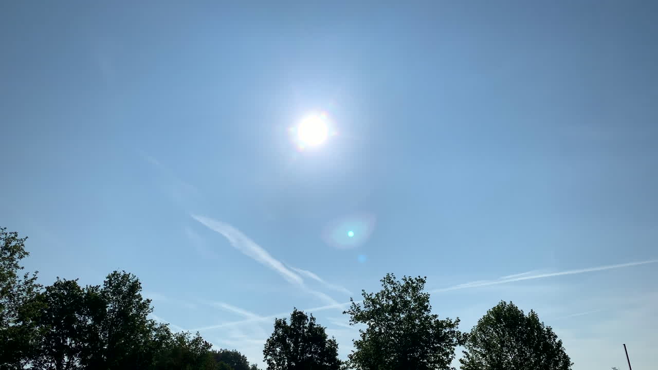 독일의 아름다운 봄날에 태양이 빛나고 있습니다.