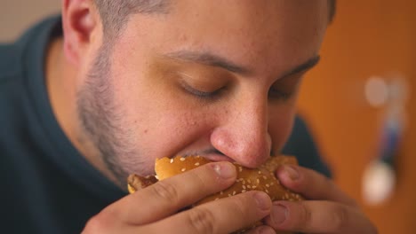 Close-up-shot-eating-a-hamburger-at-home