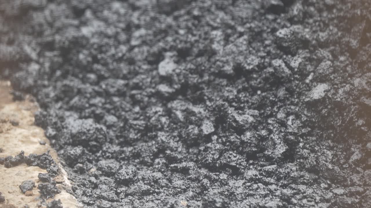 구이 에 던져지는 뜨거운 자갈 의 근접 촬영