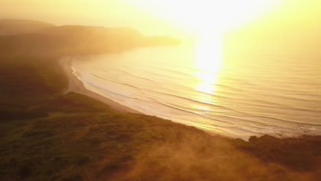 Brillante-Amanecer-Niebla-Sydney-Australia-La-Granja-Lugar-De-Surf-Día-De-Año-Nuevo-Comienzo-Del-Año-Bahía-Maravillosa-Vista-Al-Mar-Drone-3-De-Taylor-Brant-Película