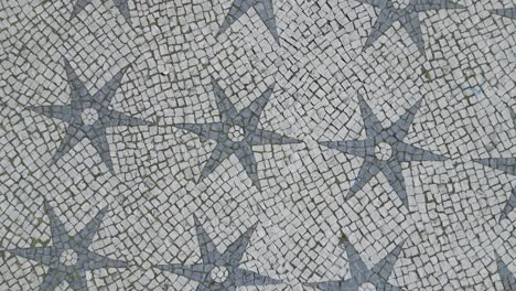 órbita aérea y vista cinematográfica del mosaico histórico de lisboa, portugal