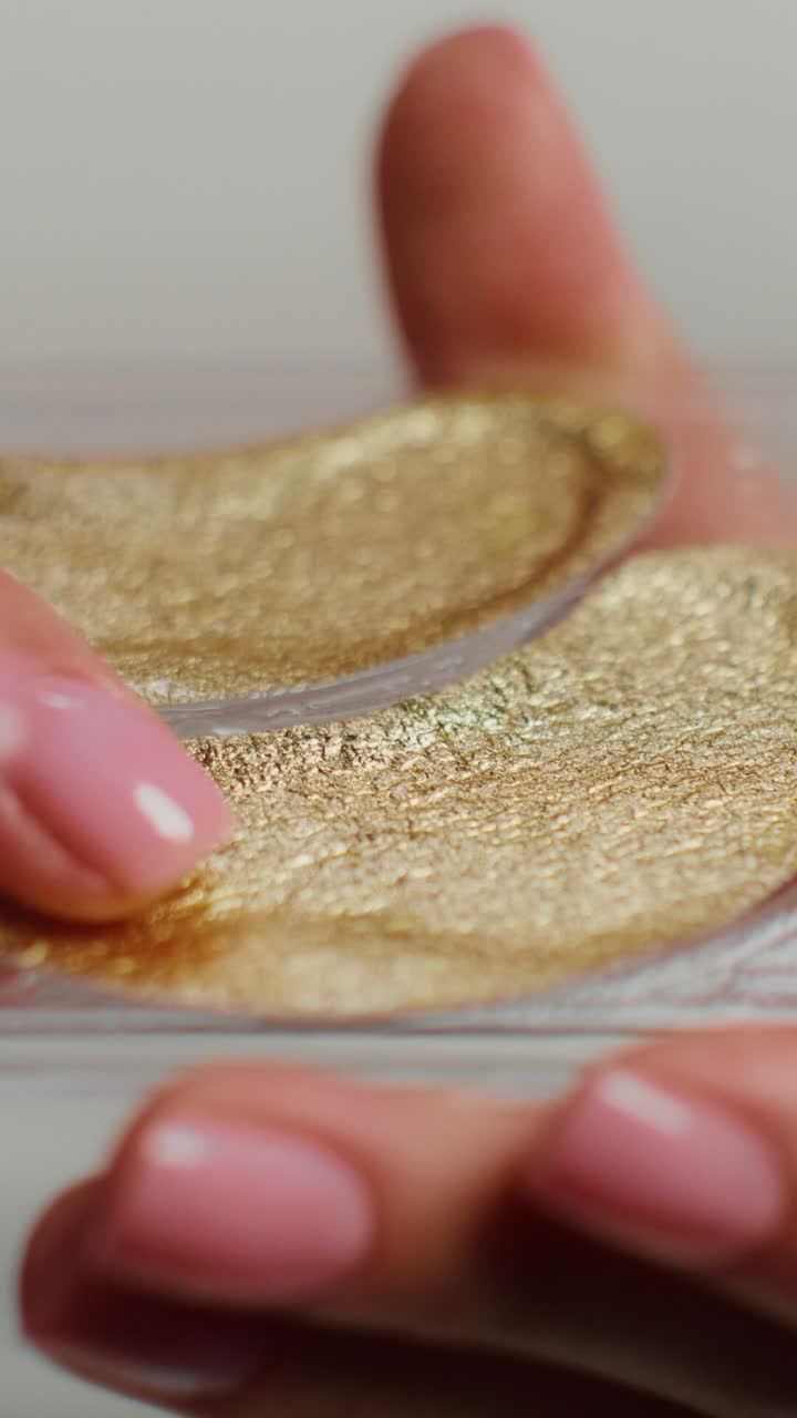 parches para los ojos de oro