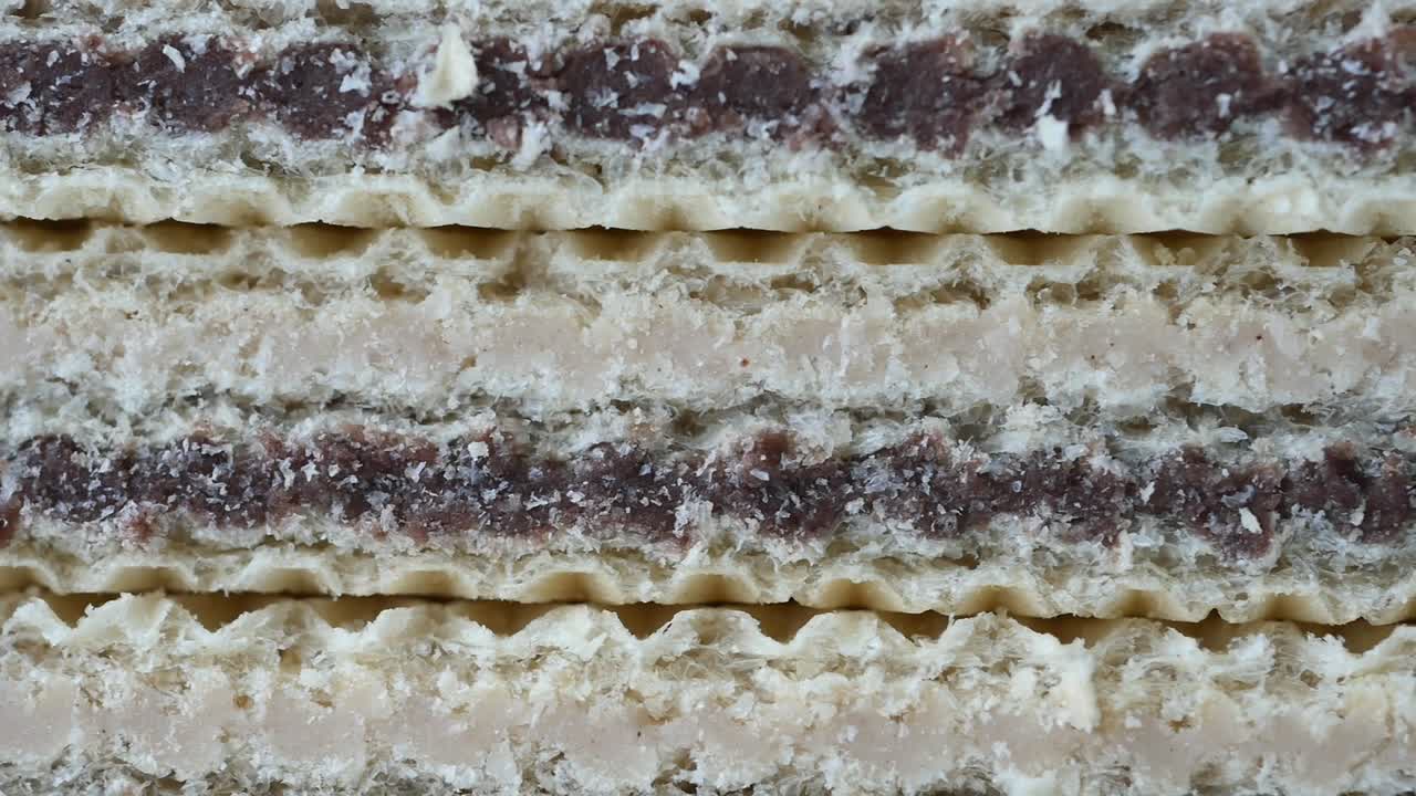vista de cerca de las galletas de obleas en capas con relleno