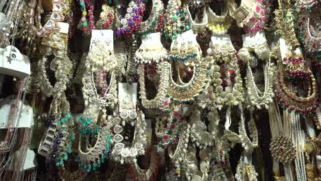 selling jwellery ornaments in the open market