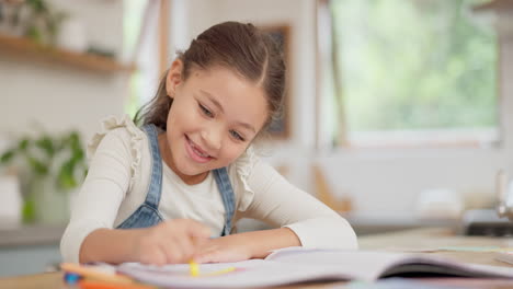 educación, feliz y chica haciendo su tarea
