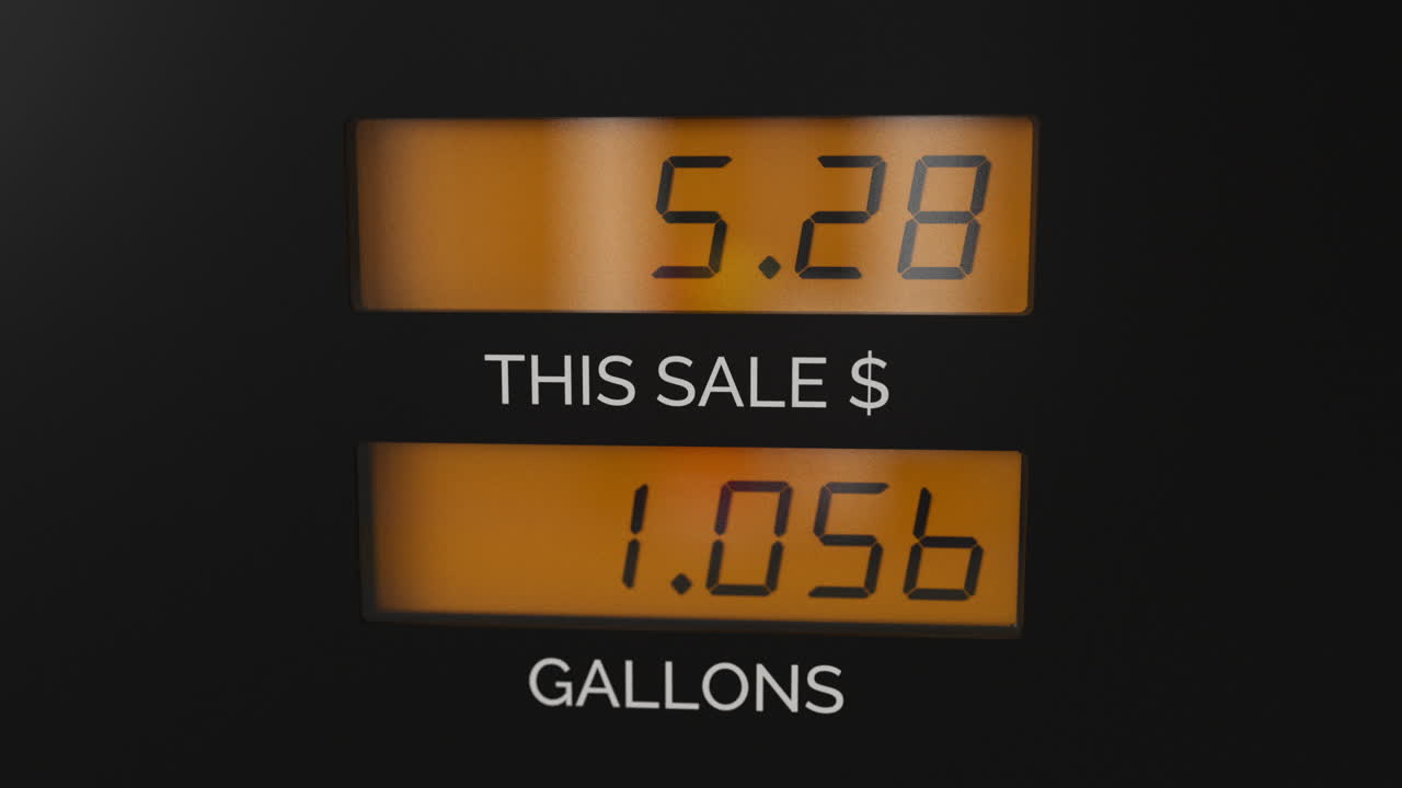 차에 연료를 채우는 동안 닫습니다. 연료 비용이 증가합니다. 경제 인플레이션으로 인해 연료 가스가 비용이 증가했습니다.