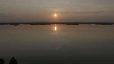 el lago tranquilo el atardecer el paisaje aéreo el embalse mesnil saint pere el lago d orient