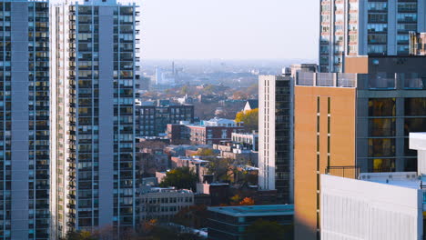 Toma-Desde-La-Azotea-De-La-Expansión-Urbana-Alrededor-Del-Centro-De-Chicago