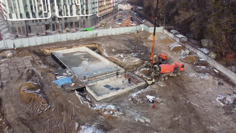 construcción de piscinas. estructura de acero. estructura de acero del piso de la piscina.