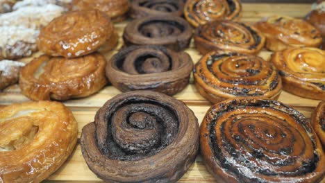 Close-up-cinnamon-danish-roll-on-table