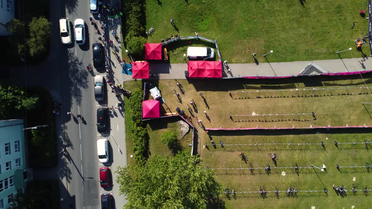 Drone footage capturing participants and support vehicles during the tallinn triathlon, showcasing the event's atmosphere and organization from a bird's eye perspective
