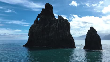 vista de los islotes de ribeira da janela con el océano y el cielo