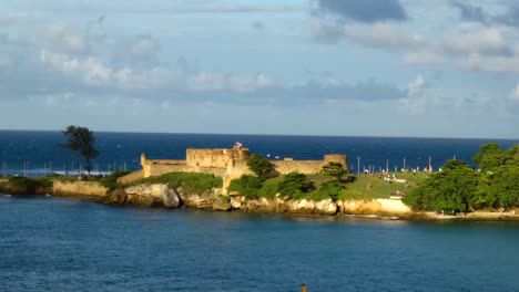 Tourists-visiting-Fort-San-Felipe-,-Taino-Bay,-Puerto-Plata,-Dominican-Republic