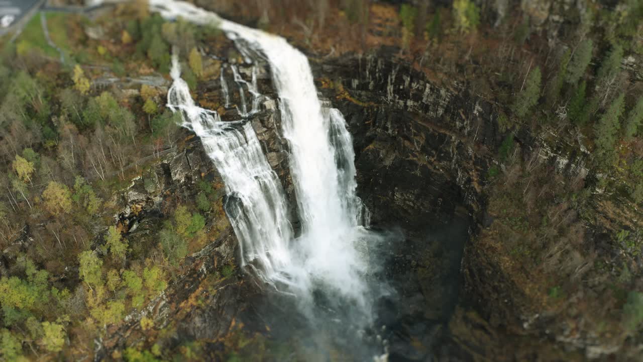 vista aérea de la cascada skjerfossen