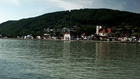 houses on the banks of the danube 2