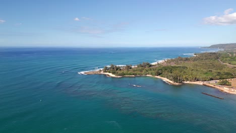 Costa-De-Arena-Rocosa-En-La-Playa-De-Puaena-Point-En-Oahu,-Hawaii