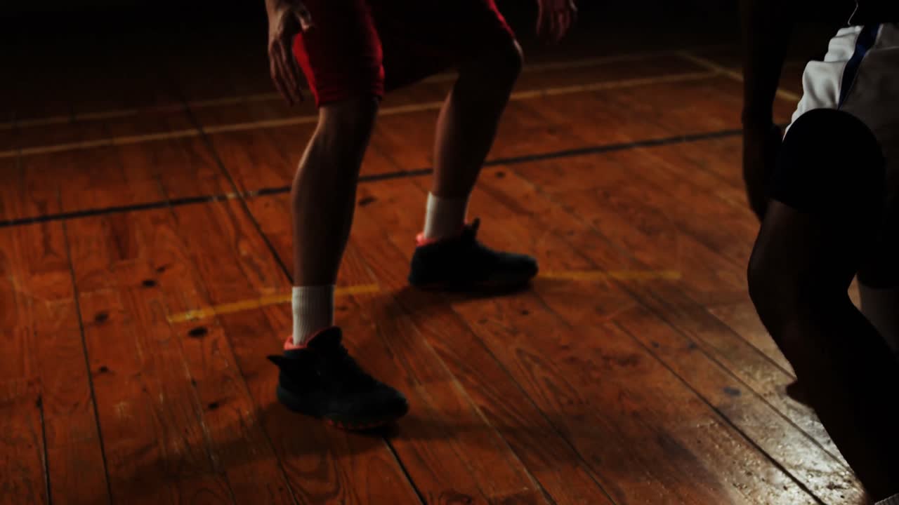 deportistas abordando para el baloncesto