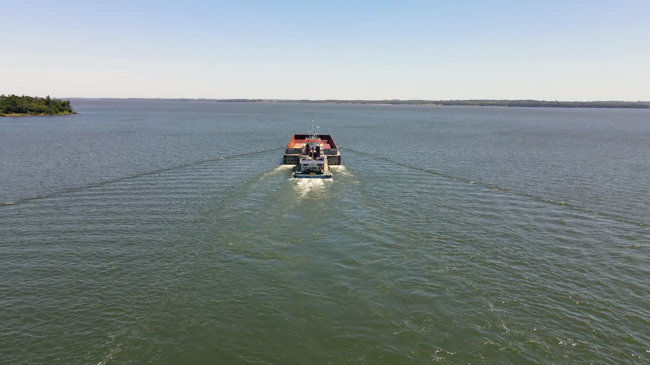 Boat sailing on the Paran&aacute; River between Argentina and Paraguay