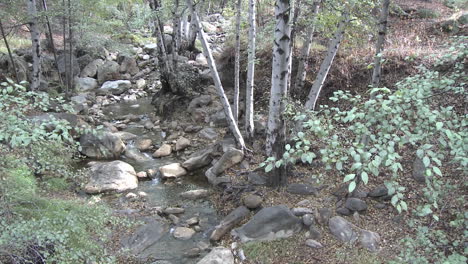 Incline-Hacia-Abajo-Sobre-Resortes-De-Ruedas-Por-Encima-De-Ojai-California