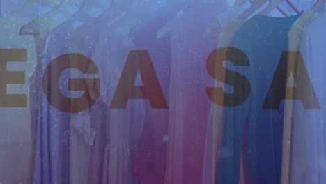 animación del texto de mega venta cortado de fondo azul, sobre la ropa colgada en el riel