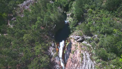 piscina natural de la cascada de salto de aguas blancas, constanza en la república dominicana
