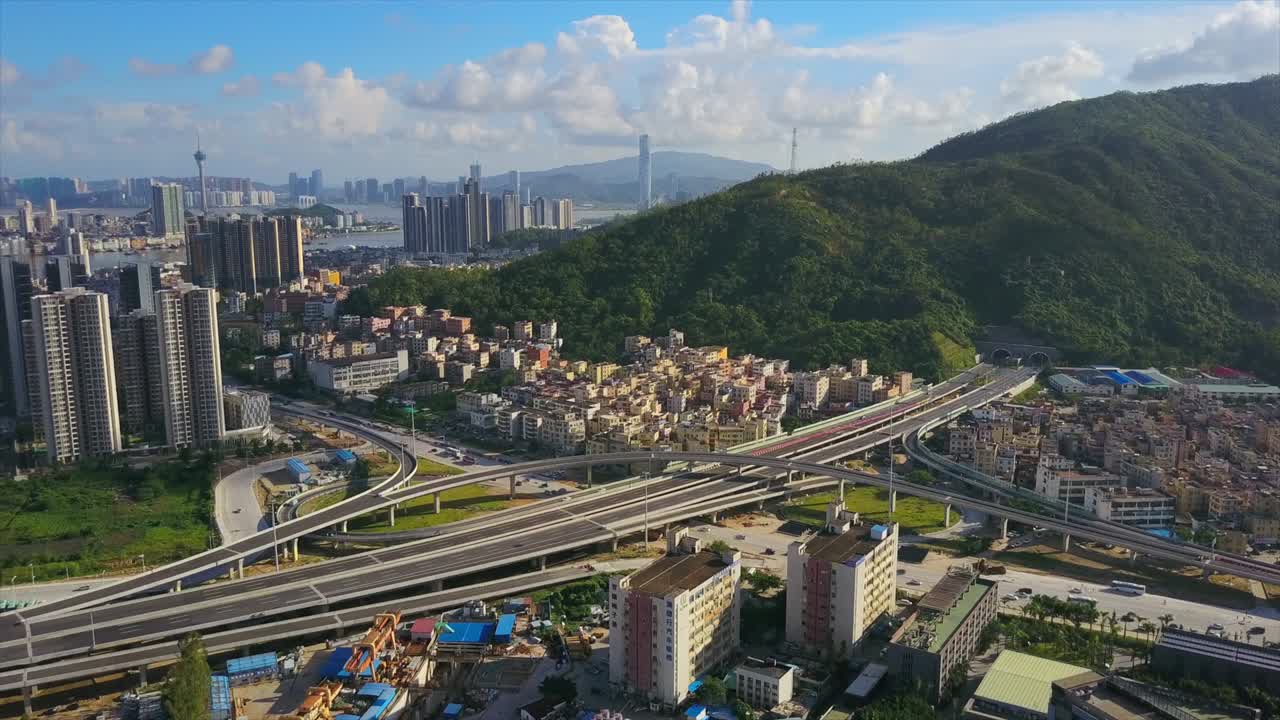 día soleado plaza de la ciudad de zhuhai tránsito carretera cruce vista aérea superior 4k china