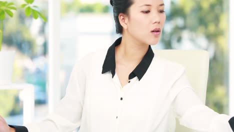 Asian-businesswoman-working-at-desk