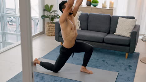 Hombre-Asiático-Hace-Ejercicio-De-Yoga-Desde-Casa