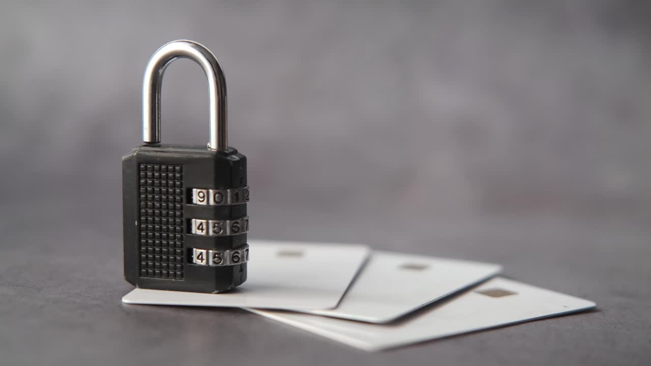 seguridad de las tarjetas de crédito con bloqueo de combinación